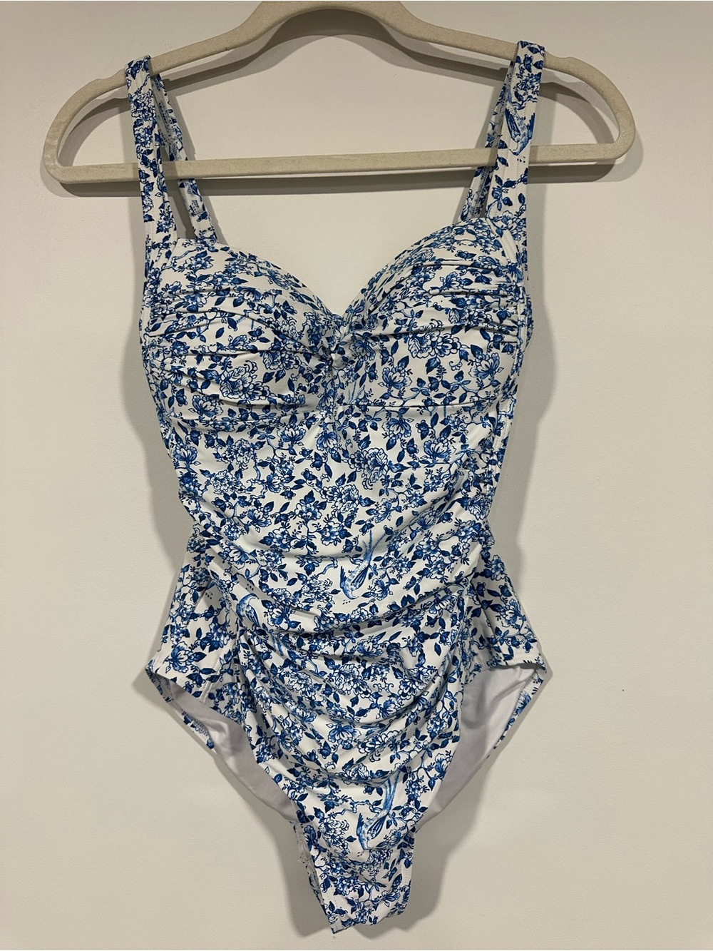 NIPTUCK SWIM Women’s Sz 6 Multi Fit Cup Blue White Swimsuit Tummy Control Floral